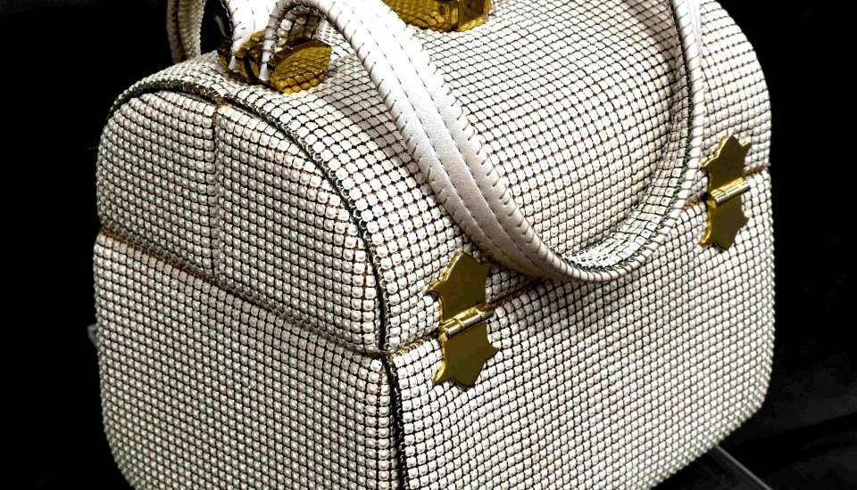 Victorian Dress Etiquette glomesh bag 1