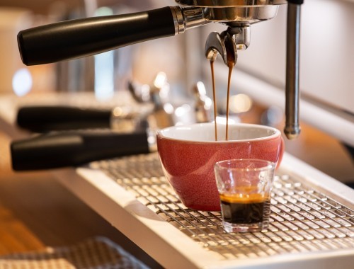 33CF5AD0-8F43-486F-8301-2800AA4D17B1