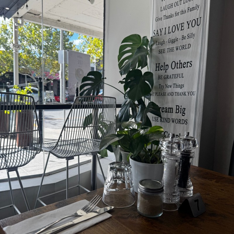 Mr Edwin's Cafe