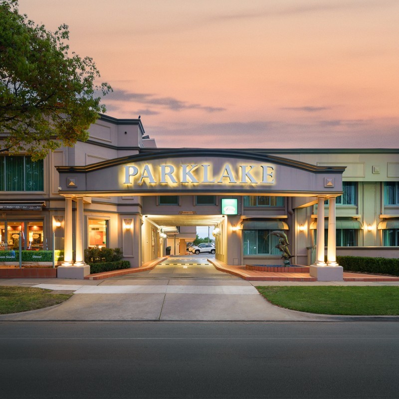 Parklake Restaurant and Bar