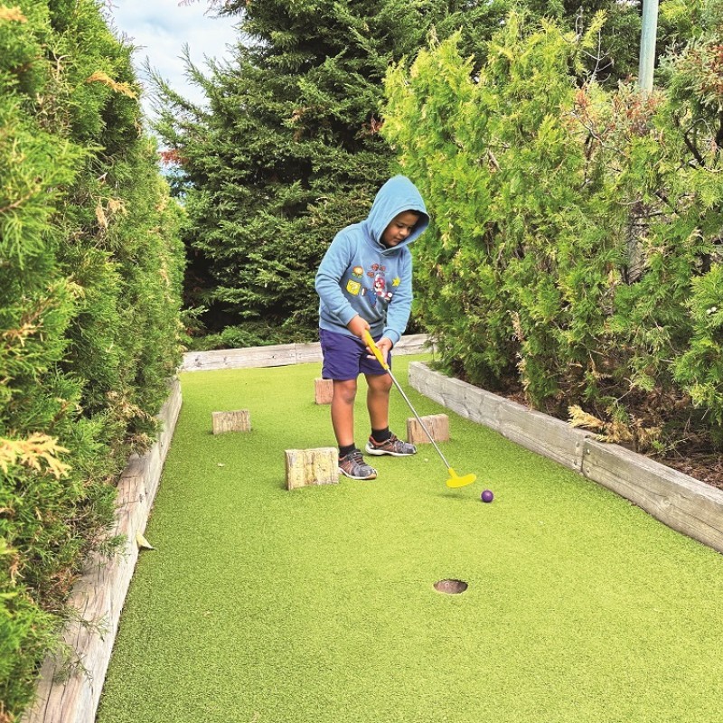 Riverside Gardens Garden Centre & Mini Golf