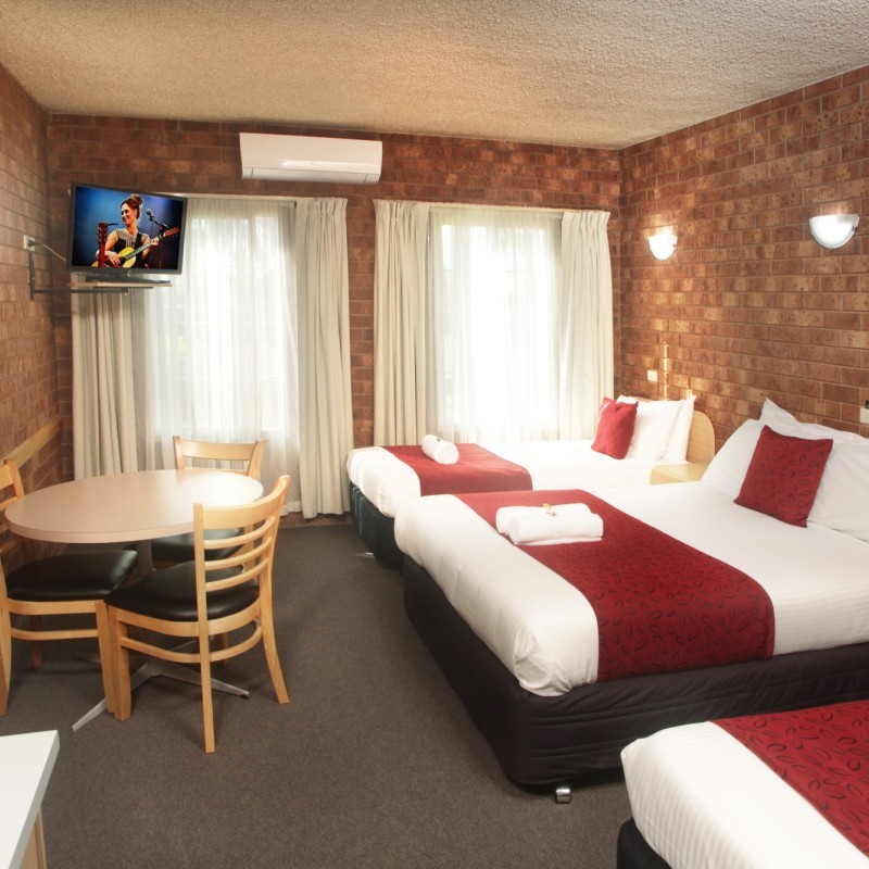 Courtyard Motor Inn
