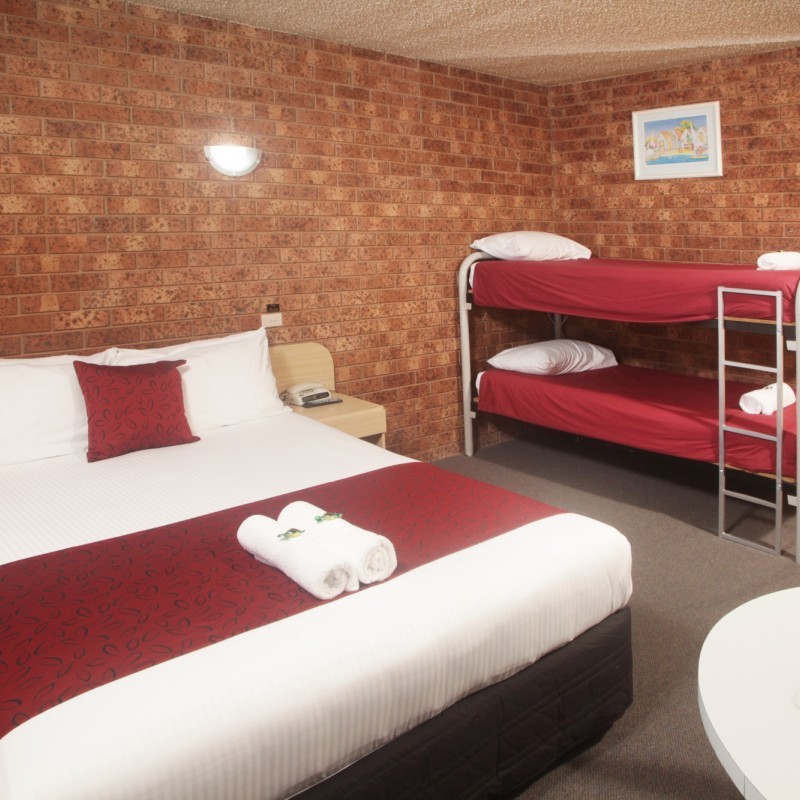 Courtyard Motor Inn