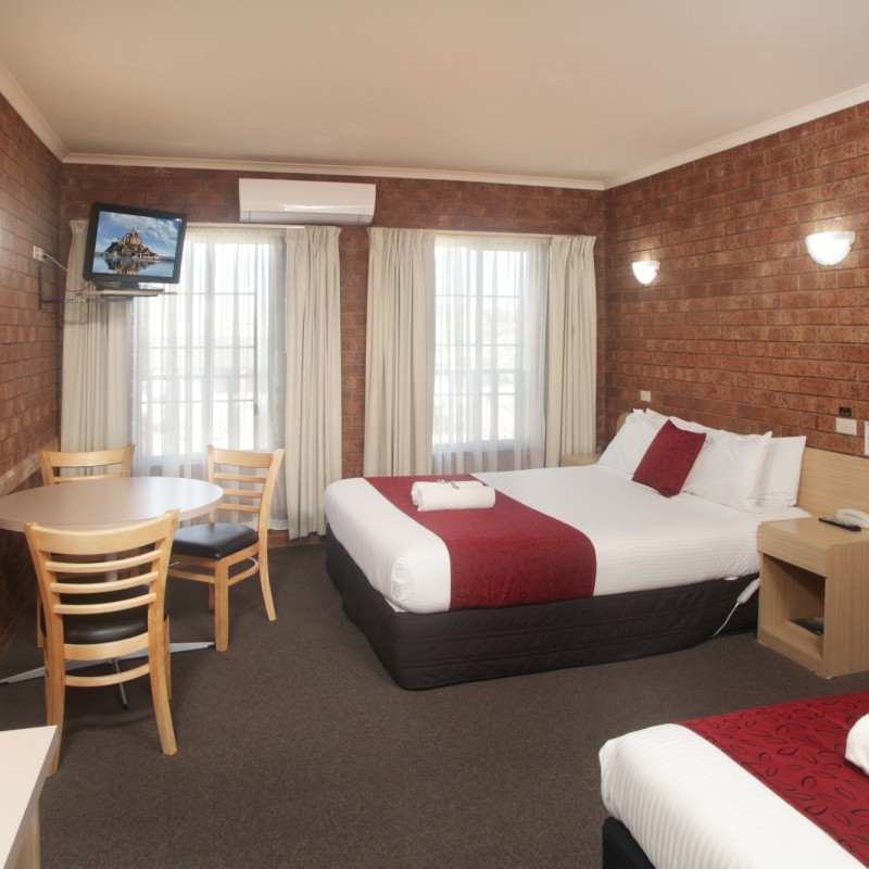 Courtyard Motor Inn