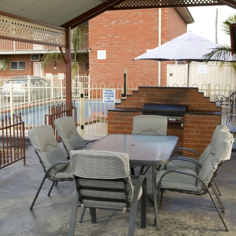 Courtyard Motor Inn