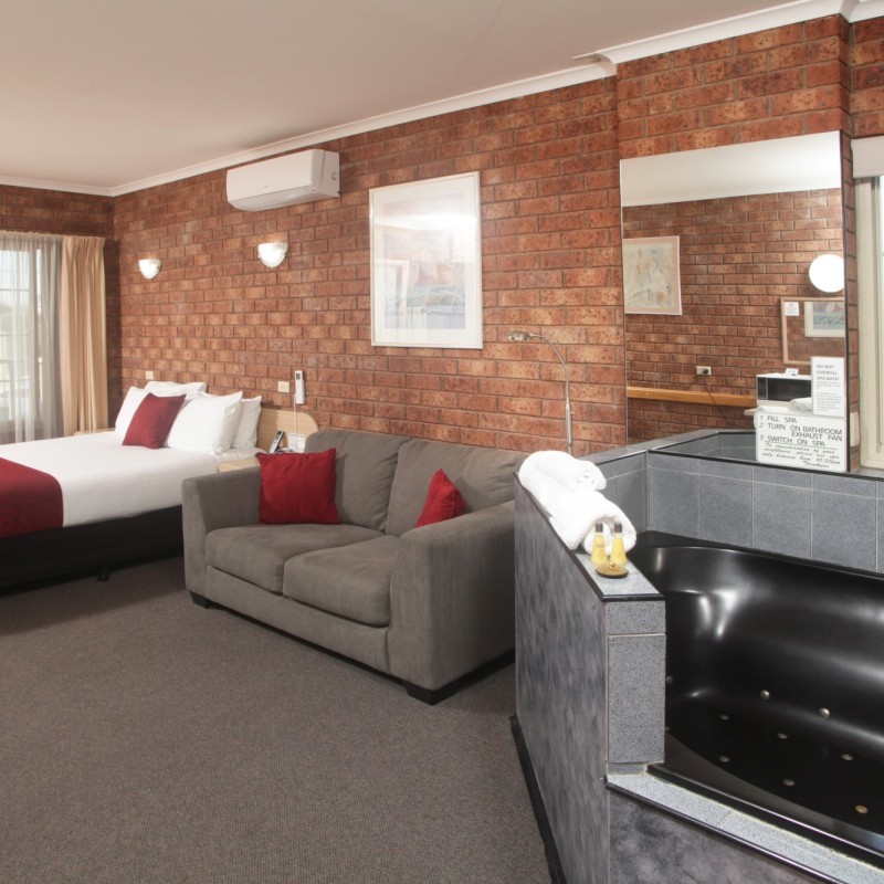 Courtyard Motor Inn