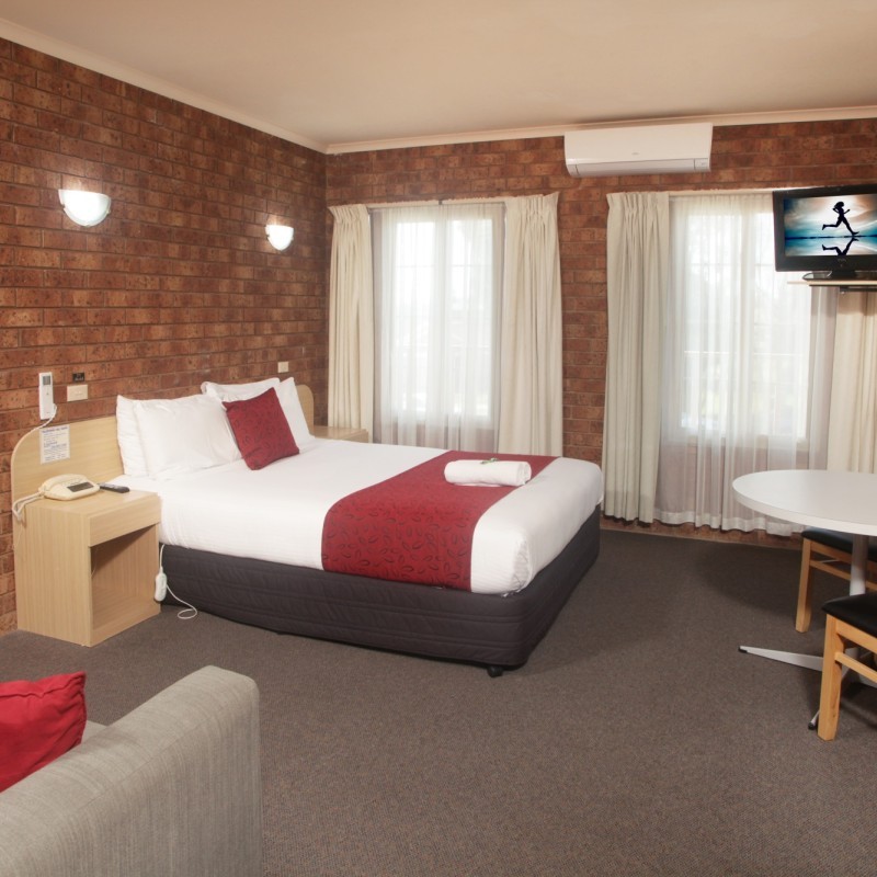 Courtyard Motor Inn