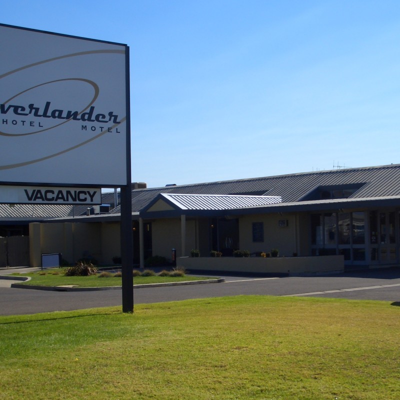 Overlander Hotel Motel