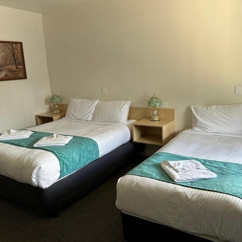 Shepparton Motor Inn (Tudor House)