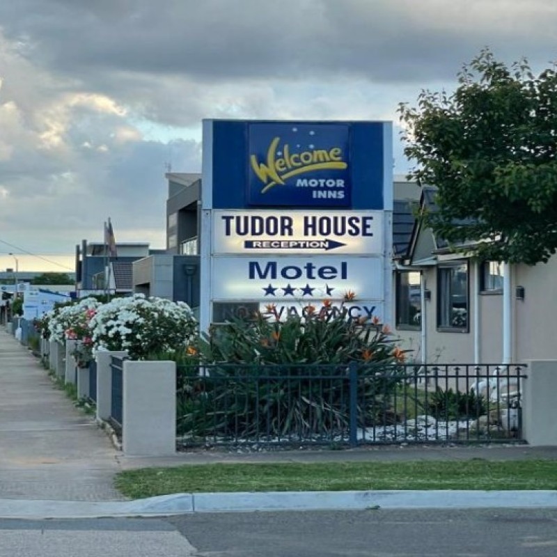 Shepparton Motor Inn (Tudor House)