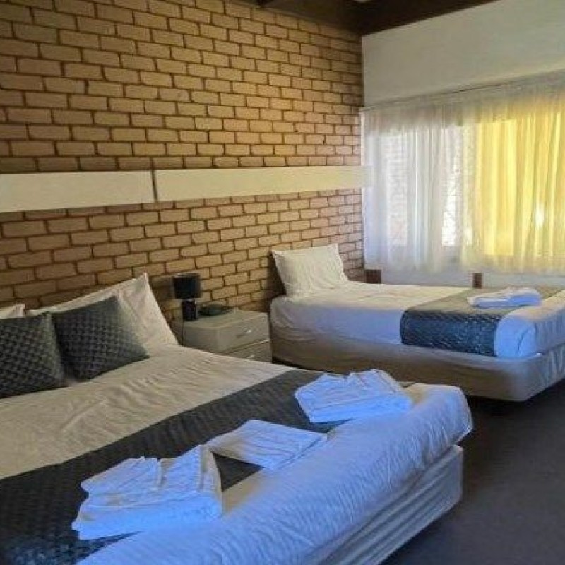 Shepparton Motor Inn (Tudor House)