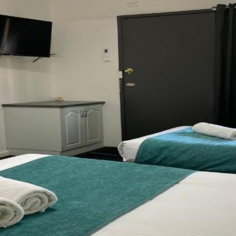 Shepparton Motor Inn (Tudor House)